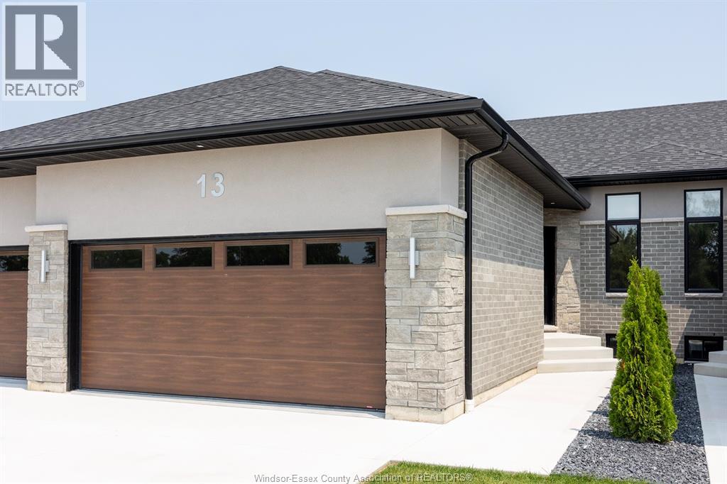 13 Eagle St, Leamington, ON N8H 0G4