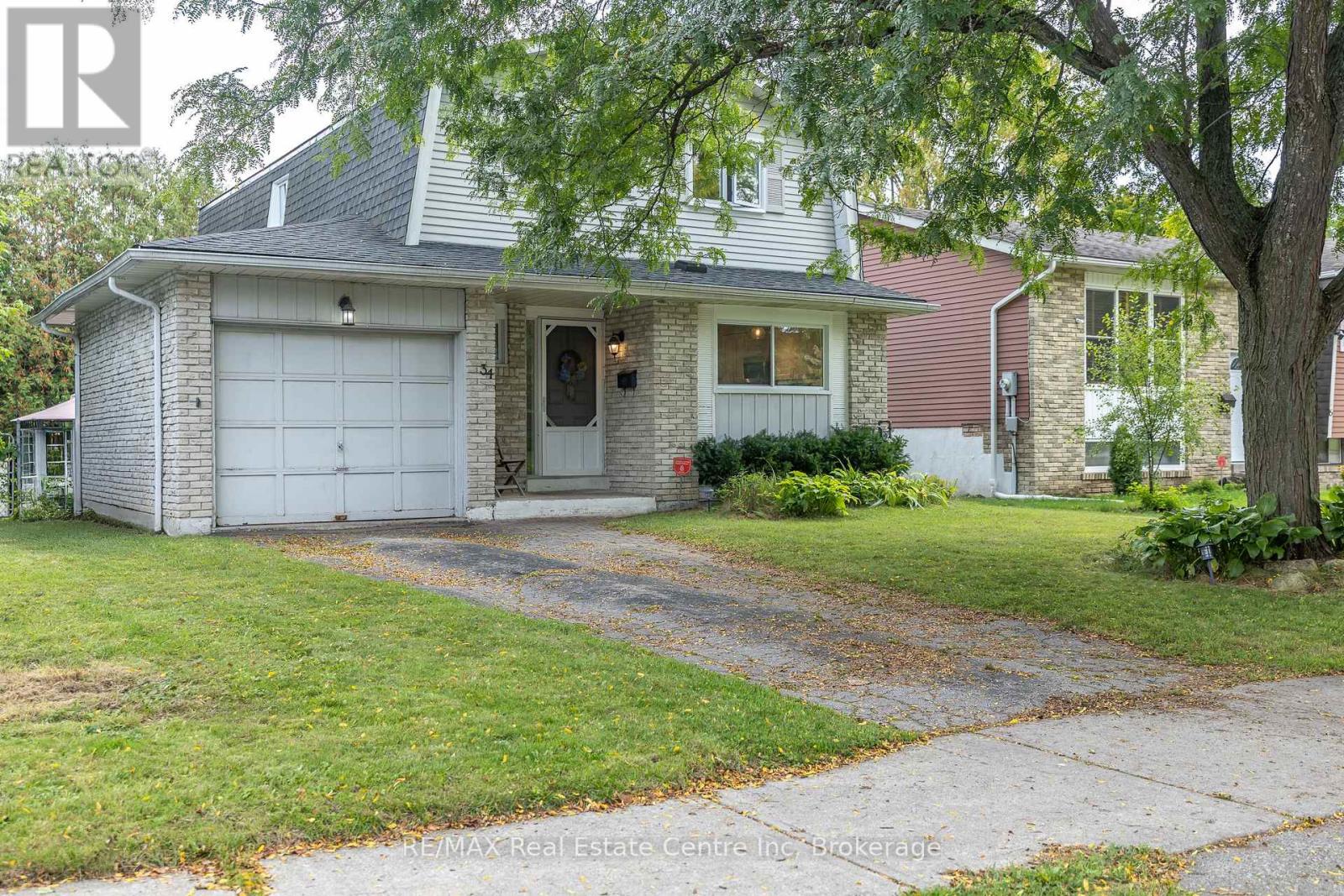 34 Woodridge Dr, Guelph, ON N1H 7E2