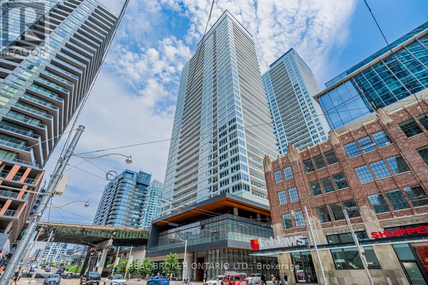 816 19 Bathurst St, Toronto, ON M5V 0P8