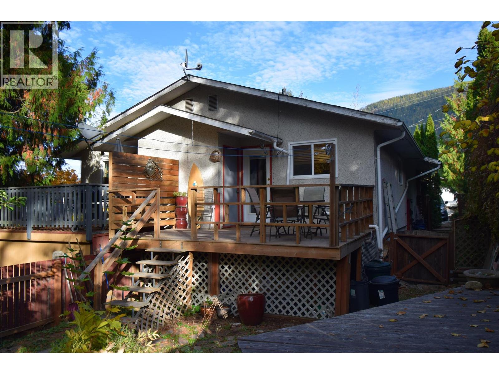 1516 Mcquarrie Ave, Nelson, BC V1L 1B9