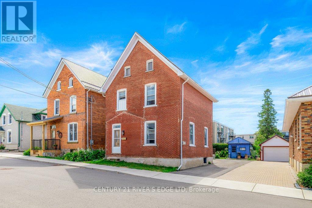 74 Garden St, Brockville, ON K6V 2C5