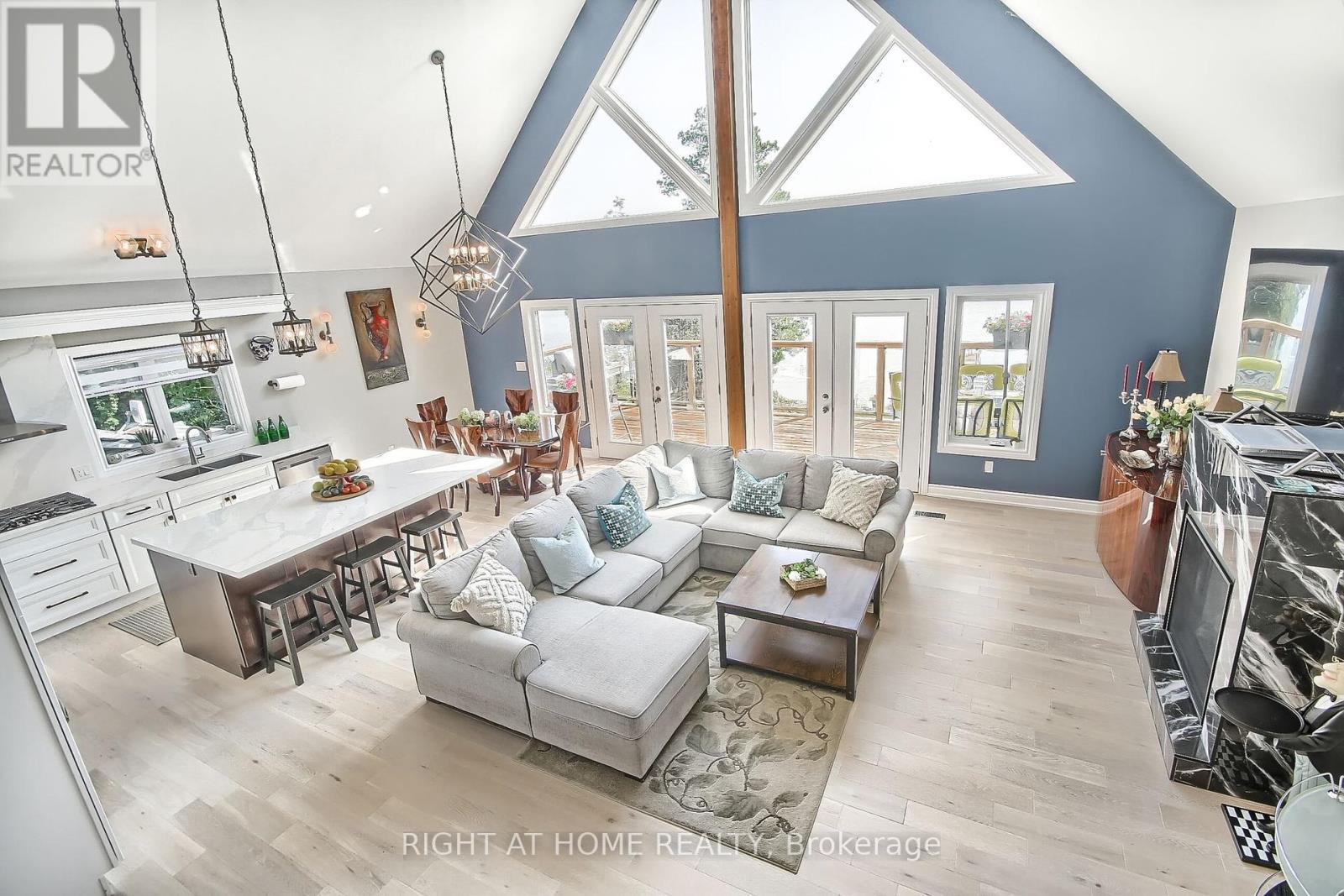 26 Beach Rd, Kawartha Lakes Mariposa, ON K0M 2C0