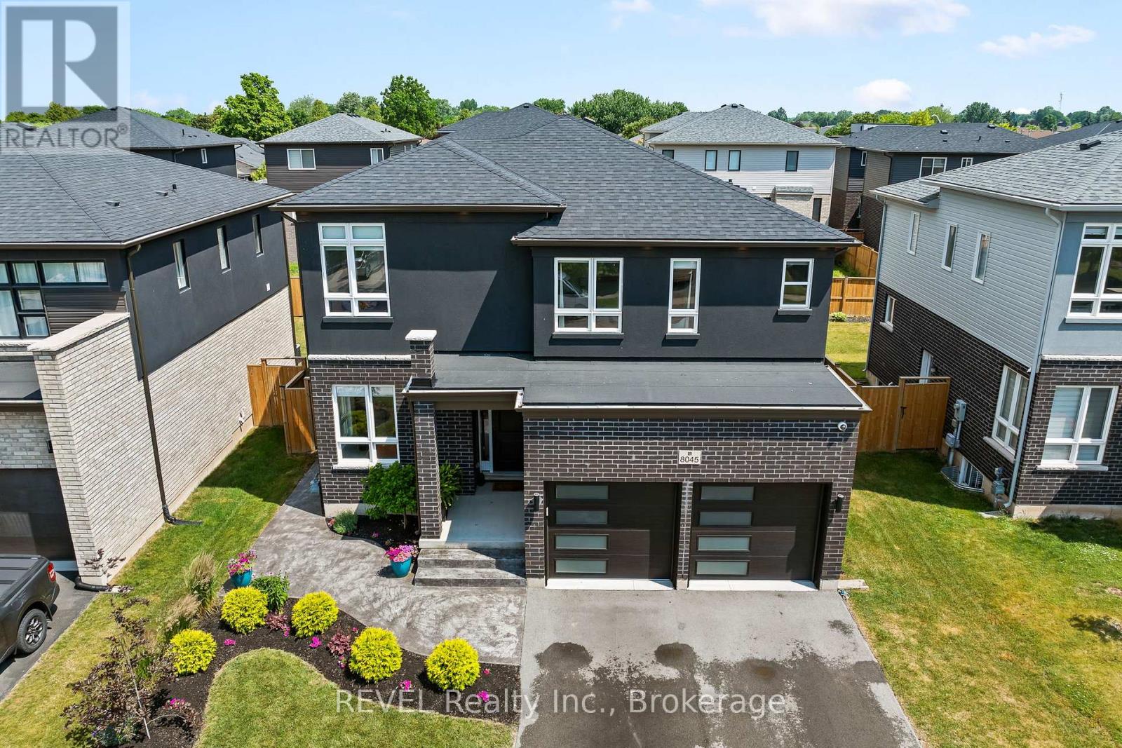 8045 Brookside Dr, Niagara Falls, ON L2H 3T9