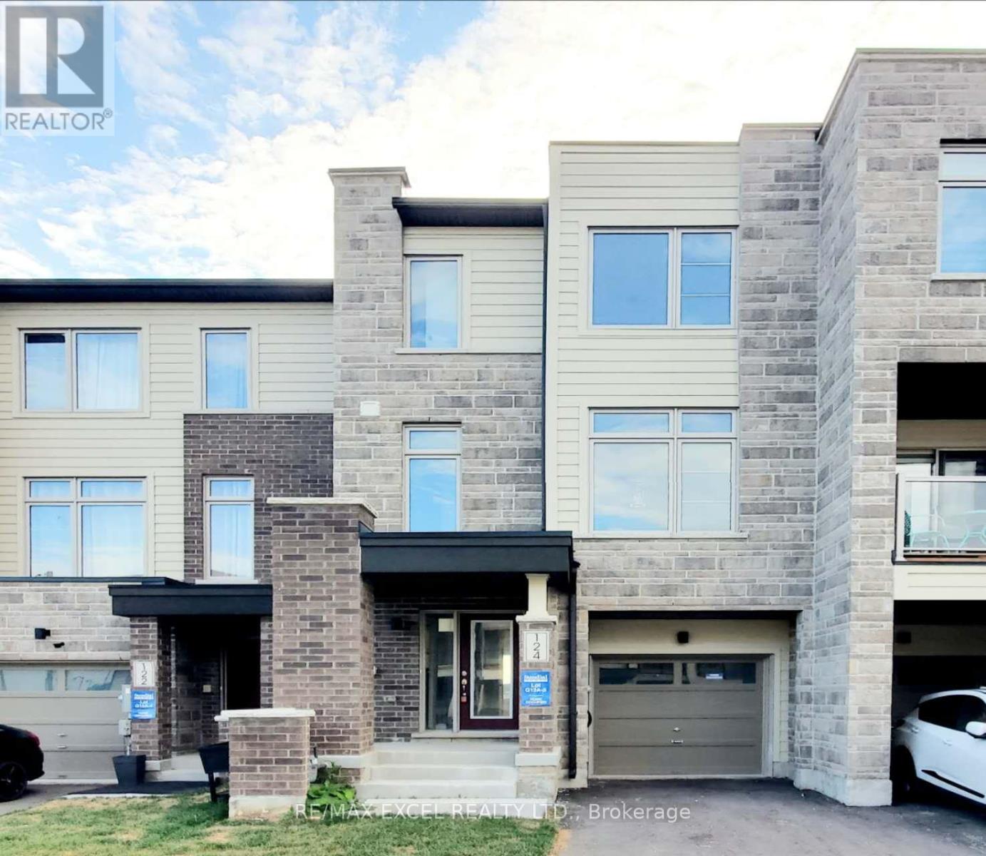 124 Solstice Cir, Newmarket, ON L3X 0L7
