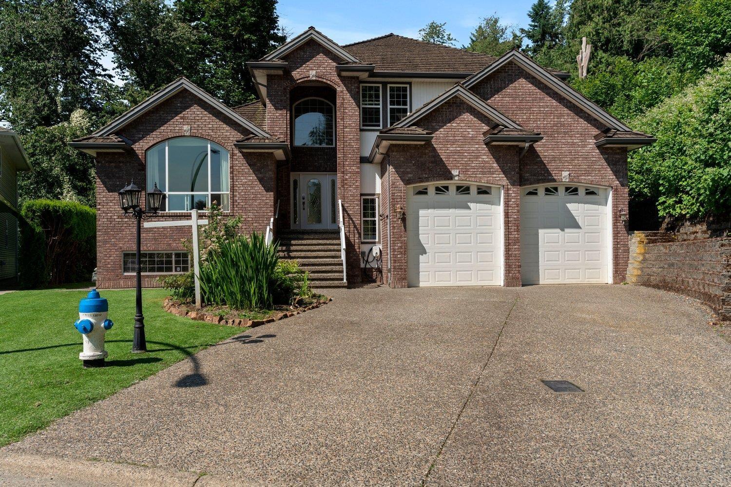 36477 Country Pl, Abbotsford, BC V3G 1M2