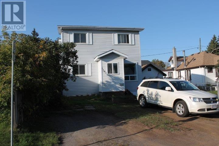 1107 Rosedale Ave, Thunder Bay, ON P7C 2L6