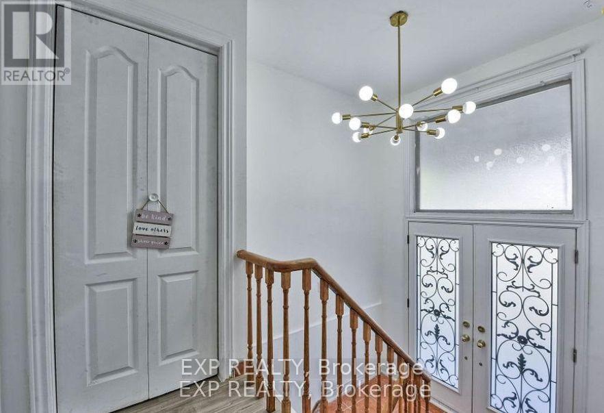 7292 Redfox Rd, Mississauga, ON L4T 2L8