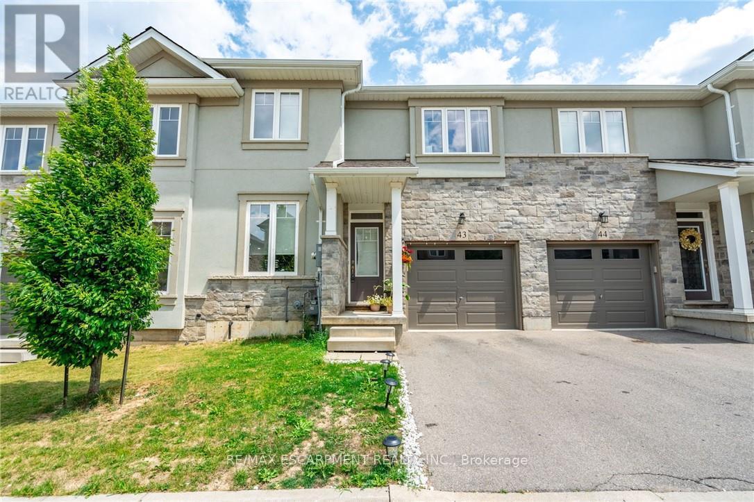 43 120 Vineberg Dr, Hamilton, ON L9B 2R9
