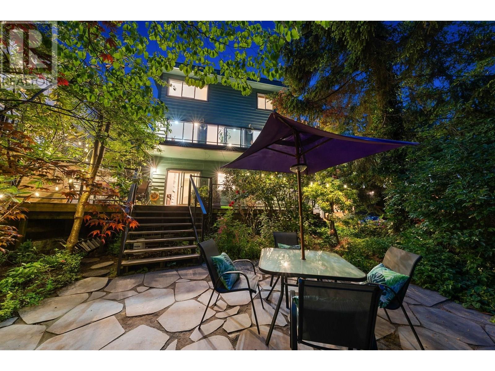 2380 Mackay Ave, North Vancouver, BC V7P 2M9