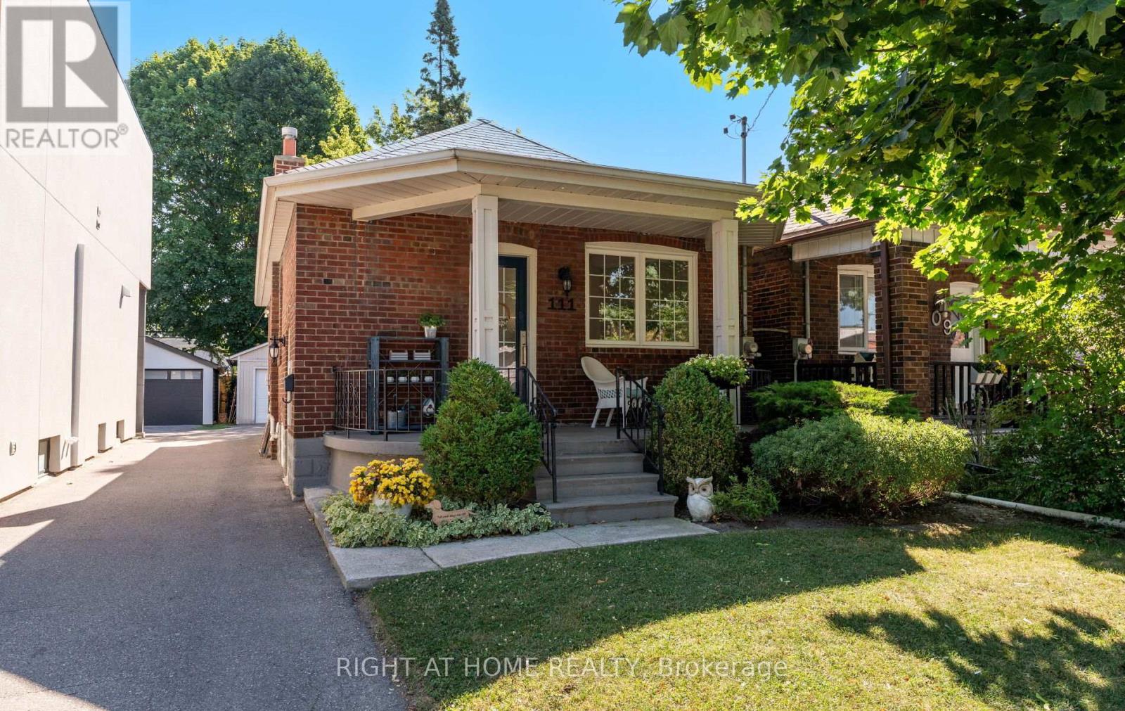 111 Fourth St, Toronto, ON M8V 2Y6