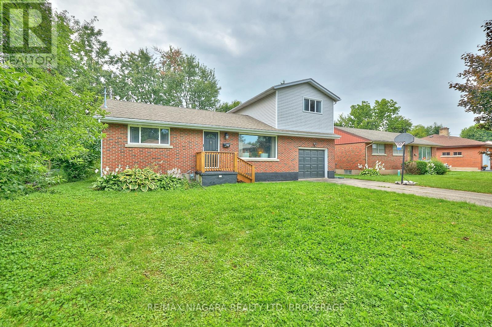 6100 Sidney St, Niagara Falls, ON L2E 3A1