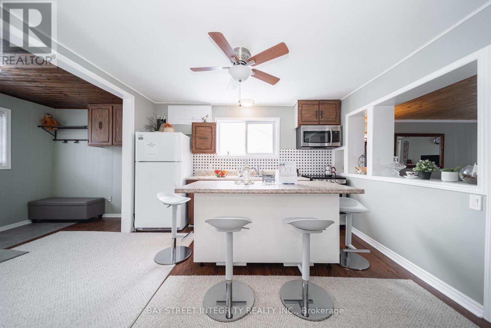 74 De La Salle Blvd, Georgina, ON L0E 1L0