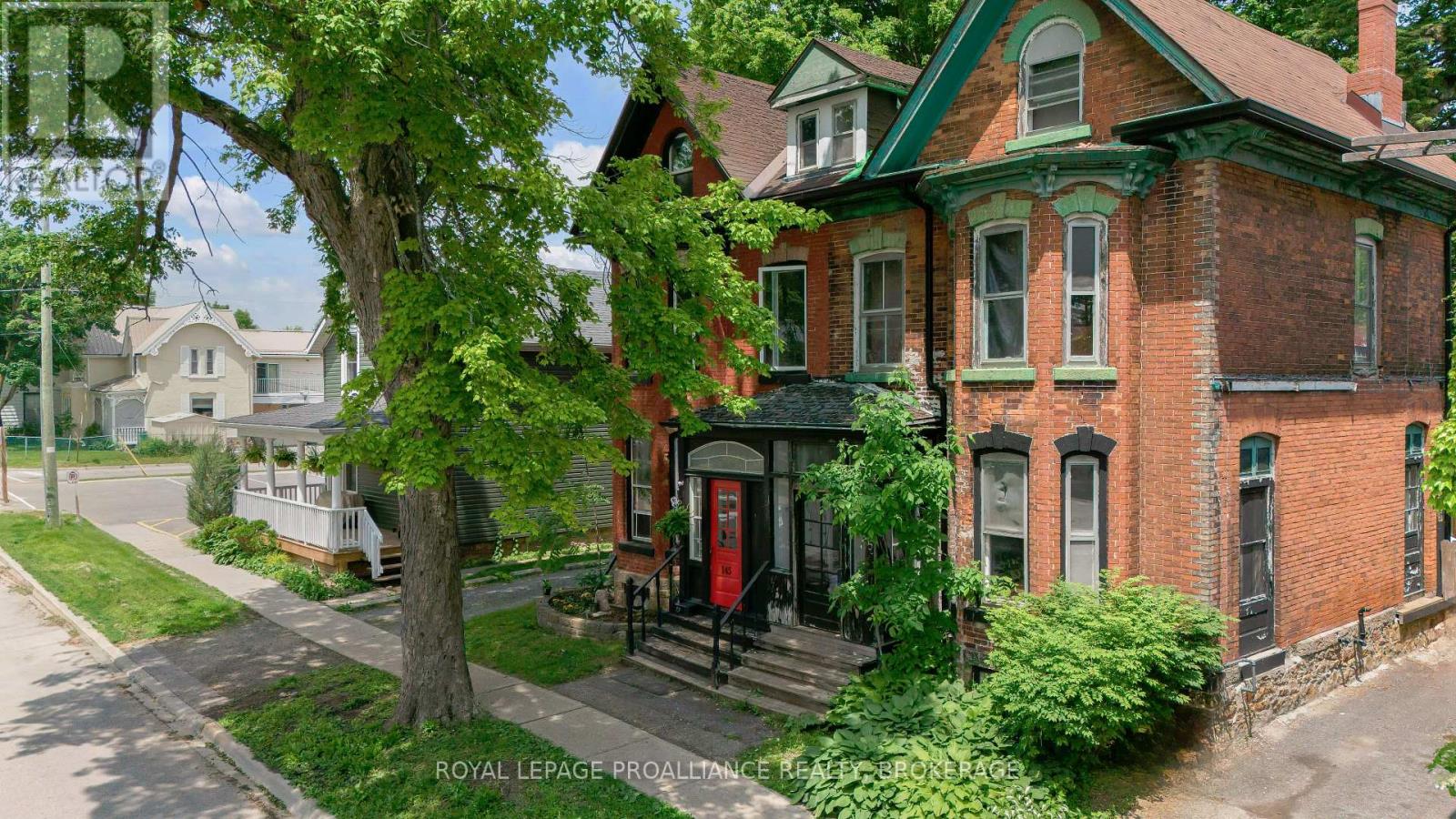 145 Main St, Gananoque, ON K7G 2M1