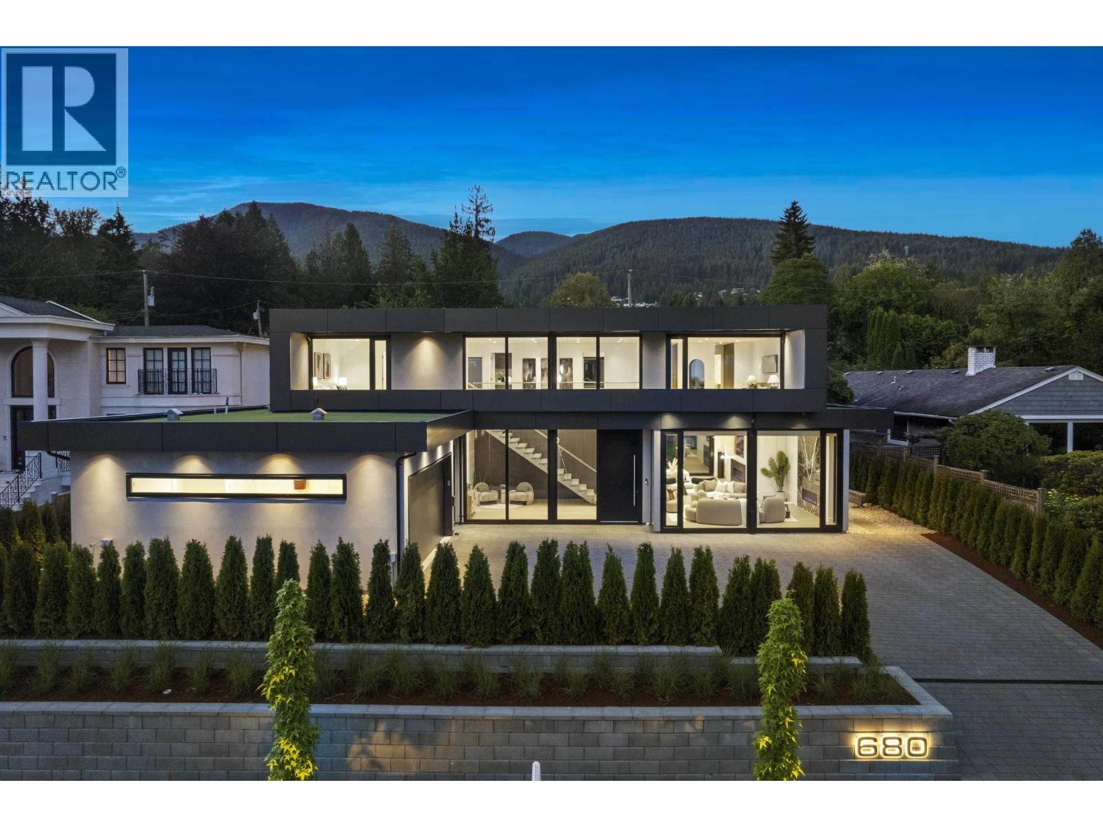 680 Westhyde Pl, North Vancouver, BC V7N 2Y4