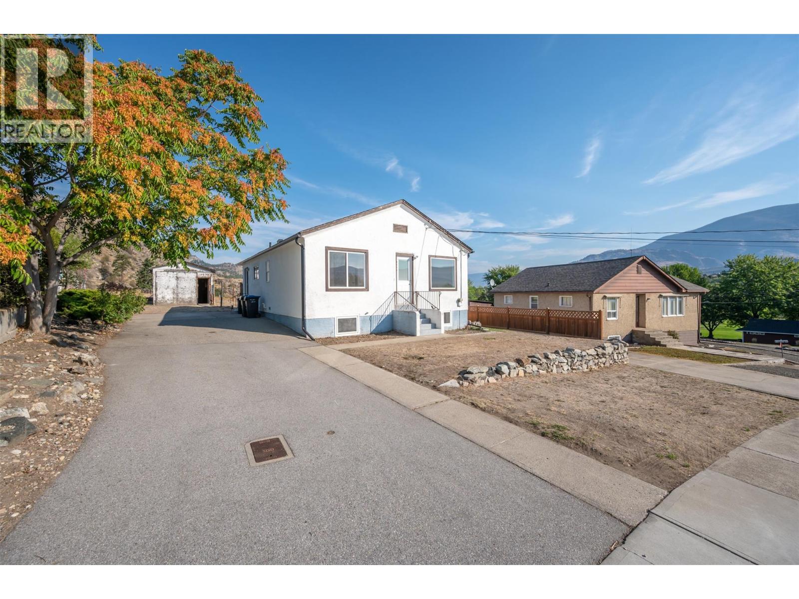 6556 Kootenay St, Oliver, BC V0H 1T0