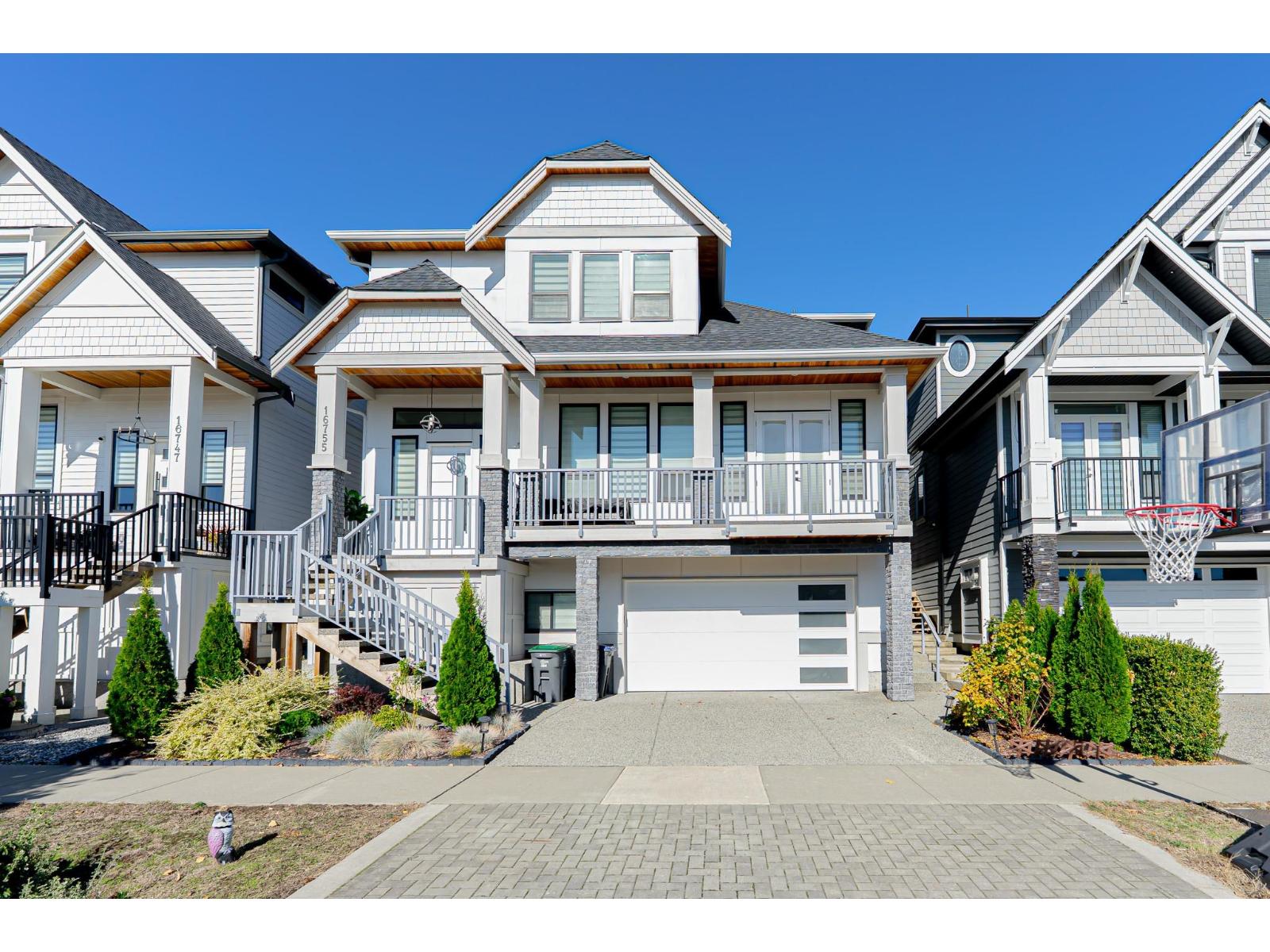 16 Avenue Unit 16755 #a, Surrey, BC V3Z 0B4