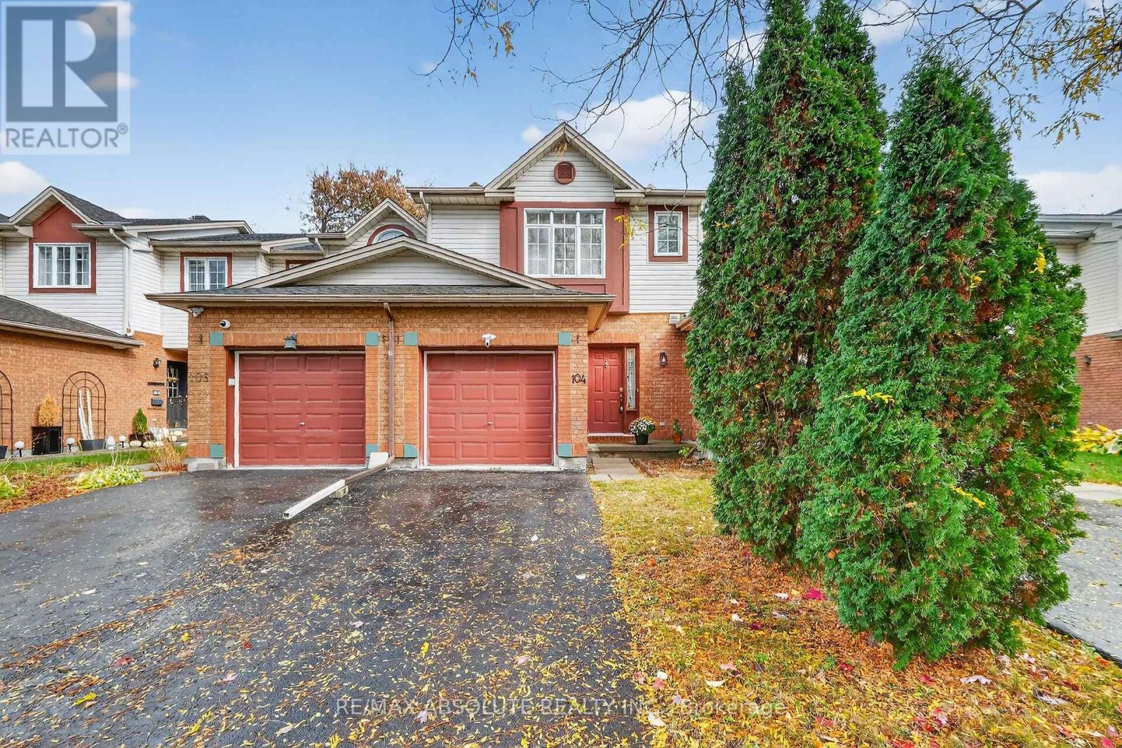 104 College Cir, Ottawa, ON K1K 4R9