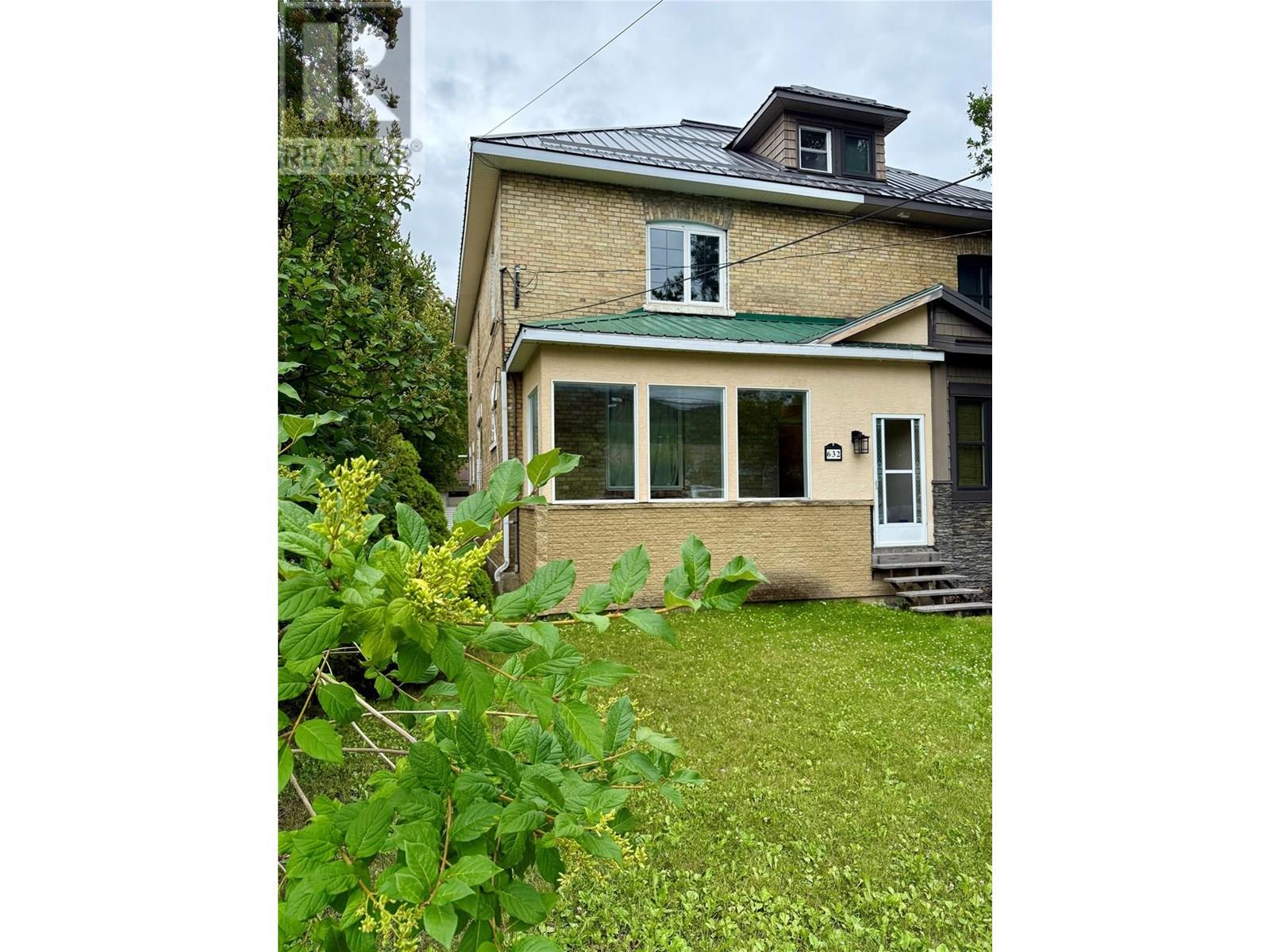 632 4 Avenue, Fernie, BC V0B 1M0
