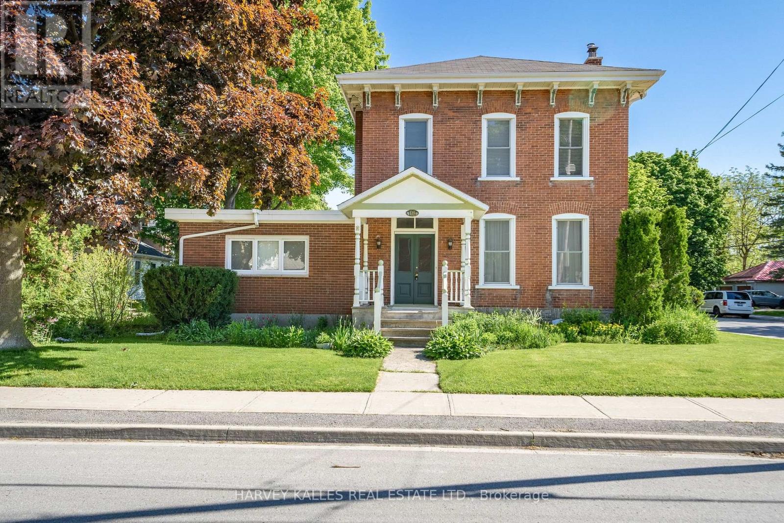 18 Centre St, Prince Edward County Picton Ward, ON K0K 2T0