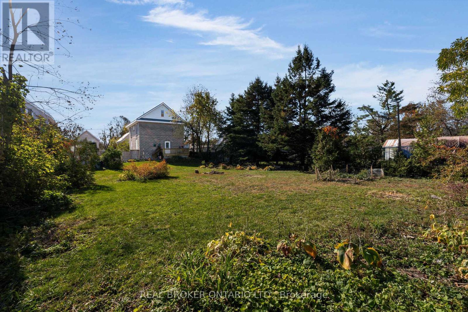 280 John St, Orillia, ON L3V 3H9