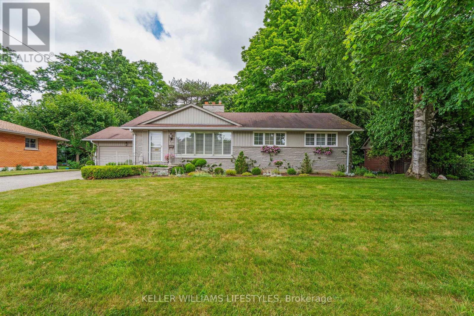 37 Bloomfield Dr, London, ON N6G 1P2
