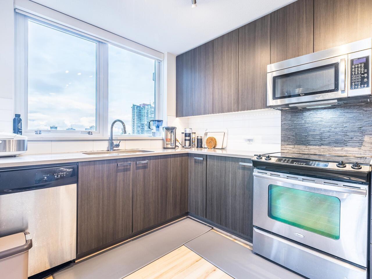 13325 102a Avenue Unit 802, Surrey, BC V3T 0J5