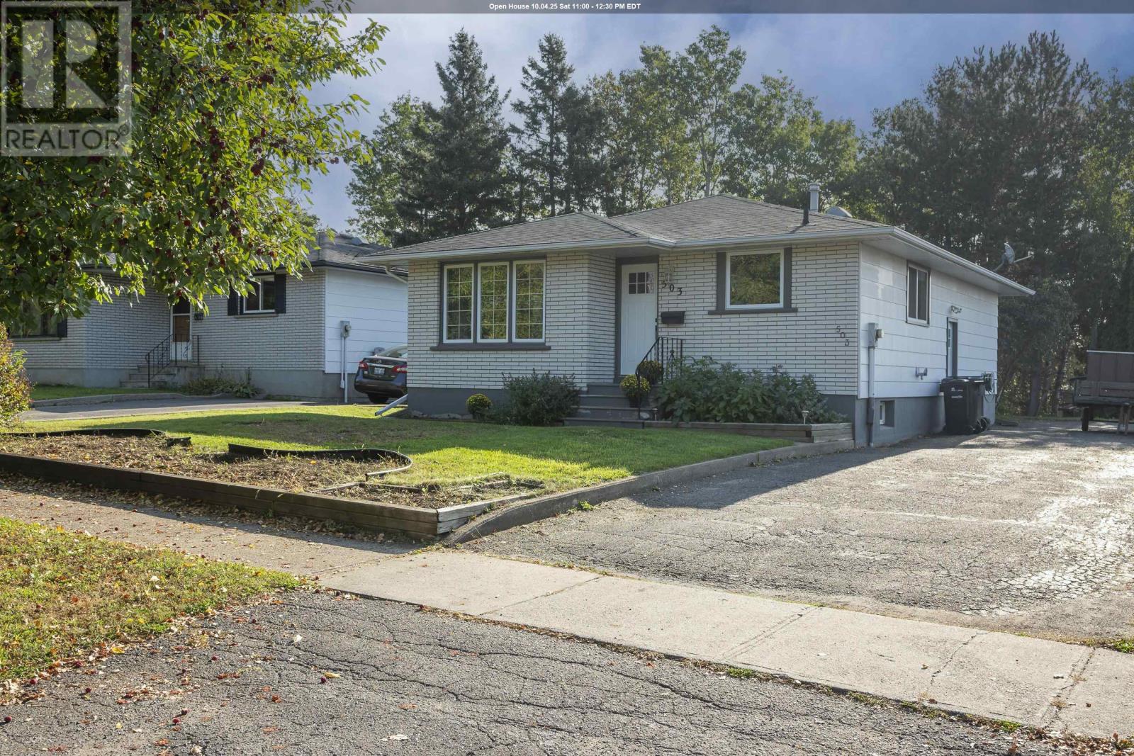 503 Ryerson Cres, Thunder Bay, ON P7C 5P5