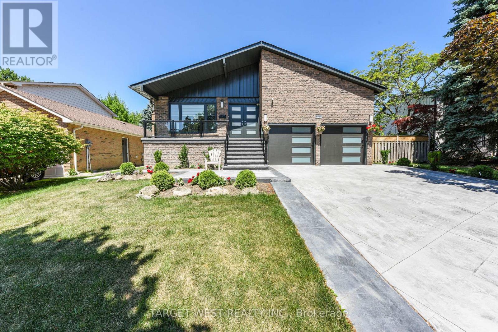 1263 Crestdale Rd, Mississauga, ON L5H 1X8