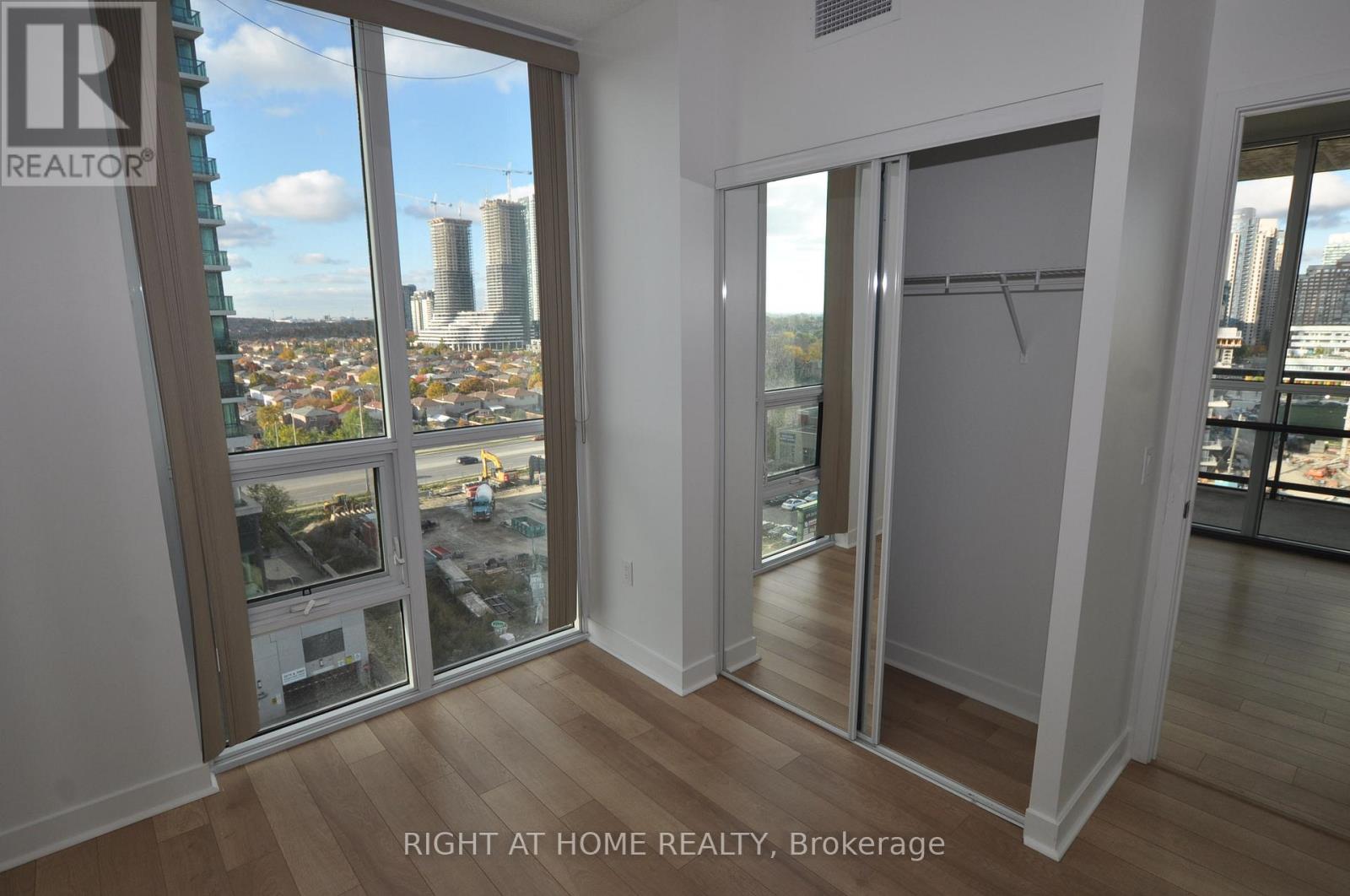 909 3975 Grand Park Dr, Mississauga, ON L5B 0K4