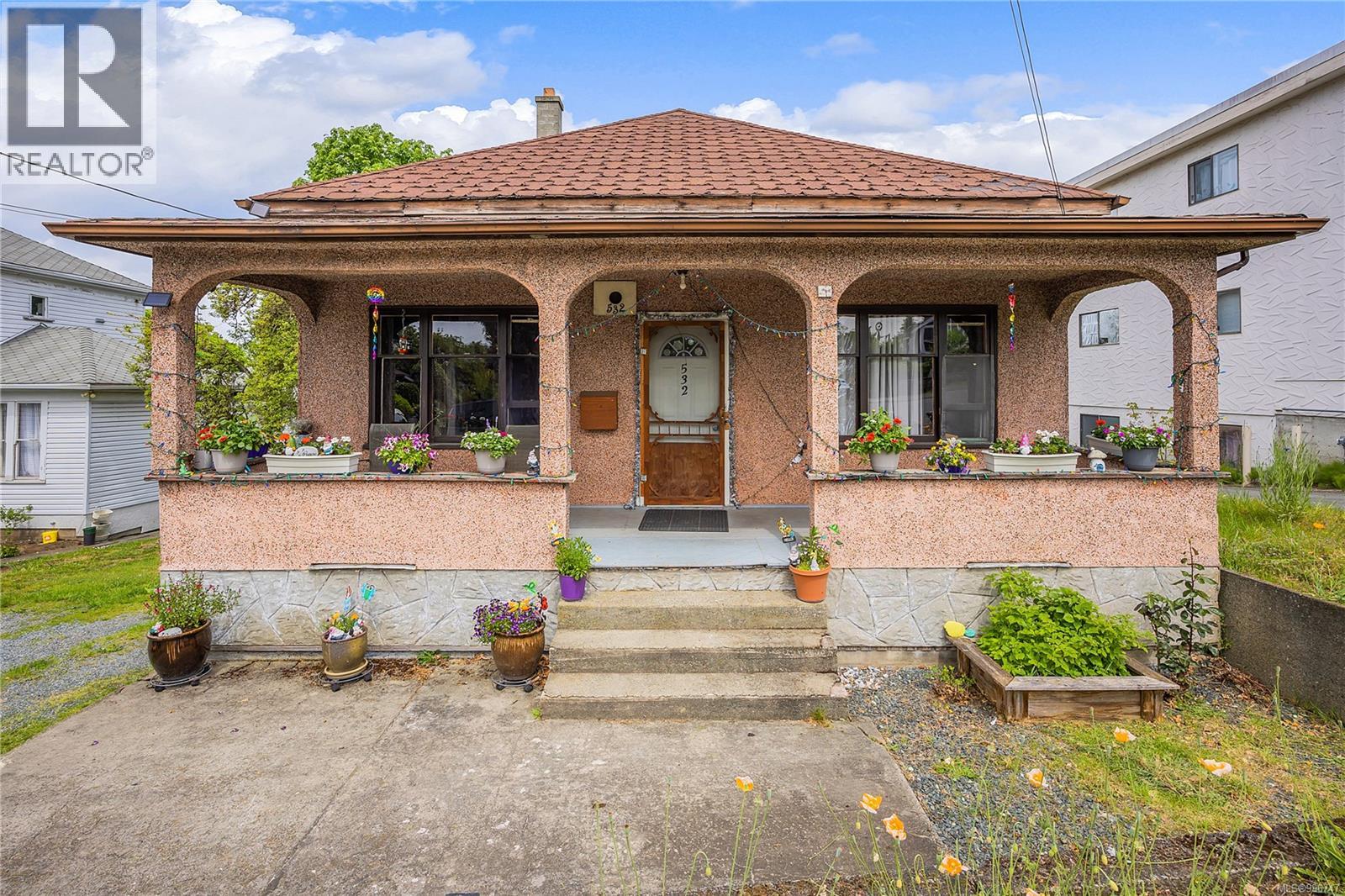 532 Prideaux St, Nanaimo, BC V9R 2N7