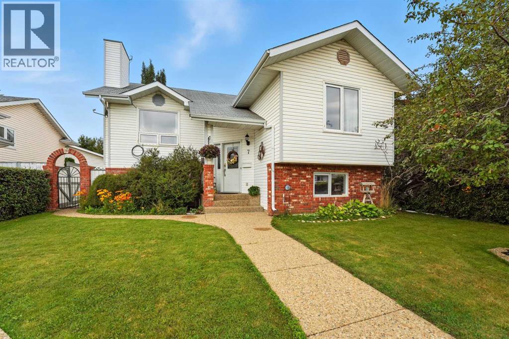 7 Kemp Ave, Red Deer, AB T4P 3M3