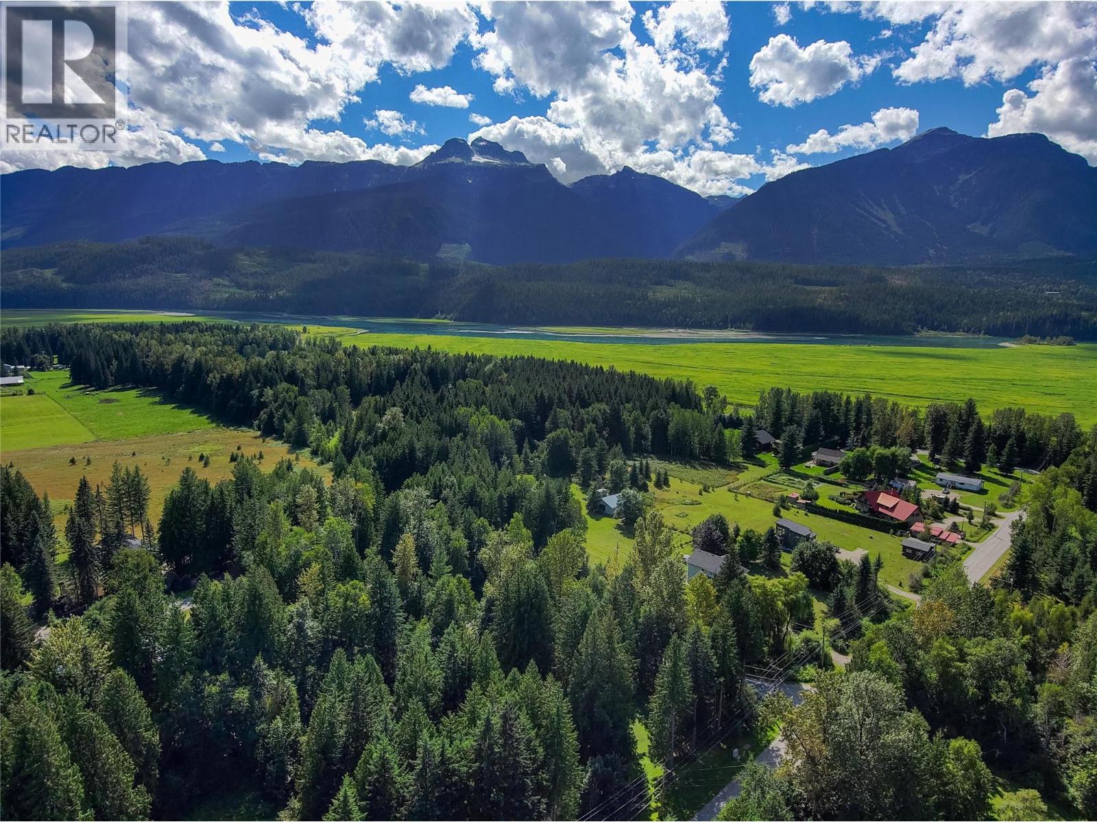 1807 Shaver Rd, Revelstoke, BC V0E 2S0
