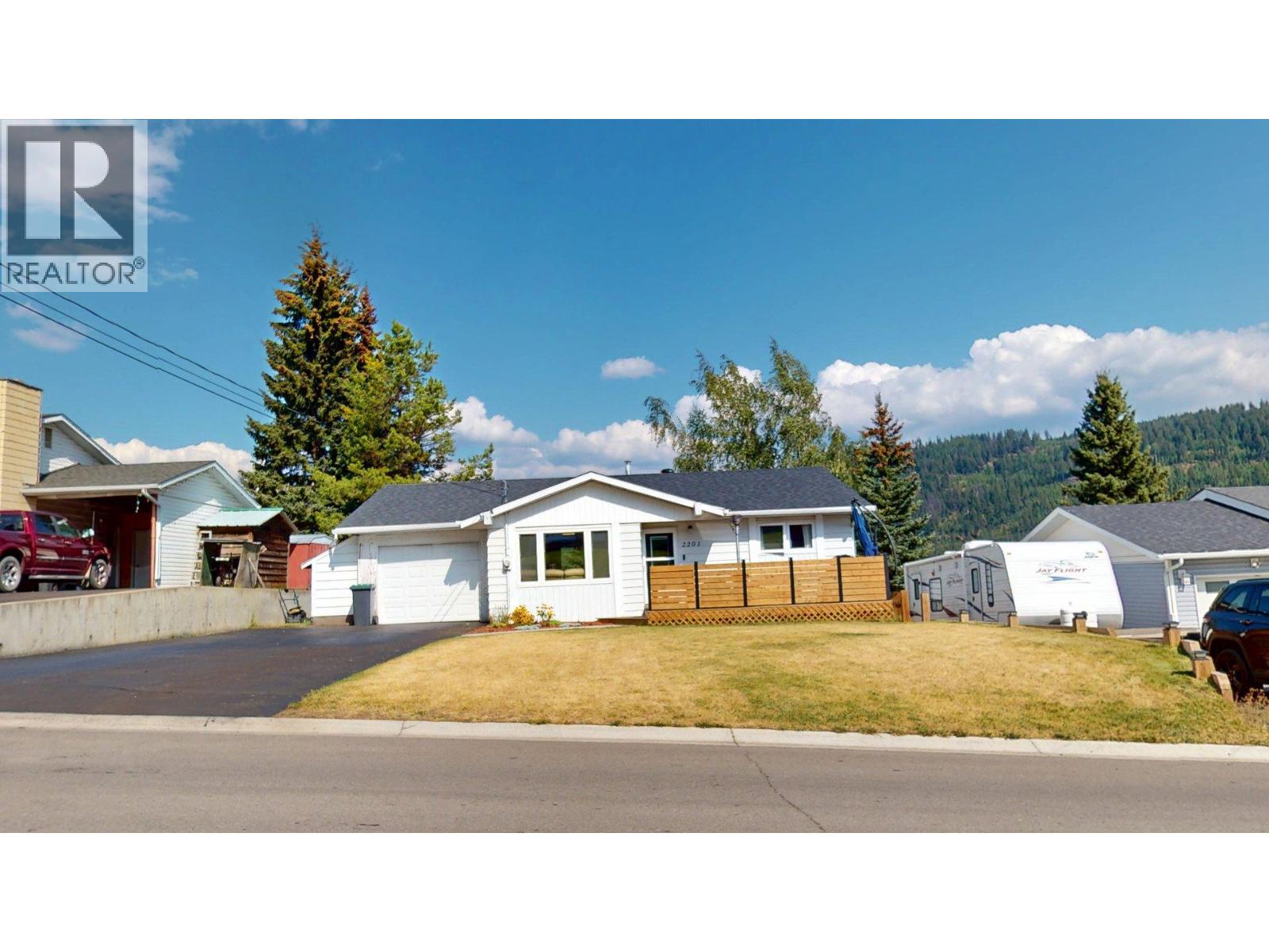 2201 Almond St, Elkford, BC V0B 1H0