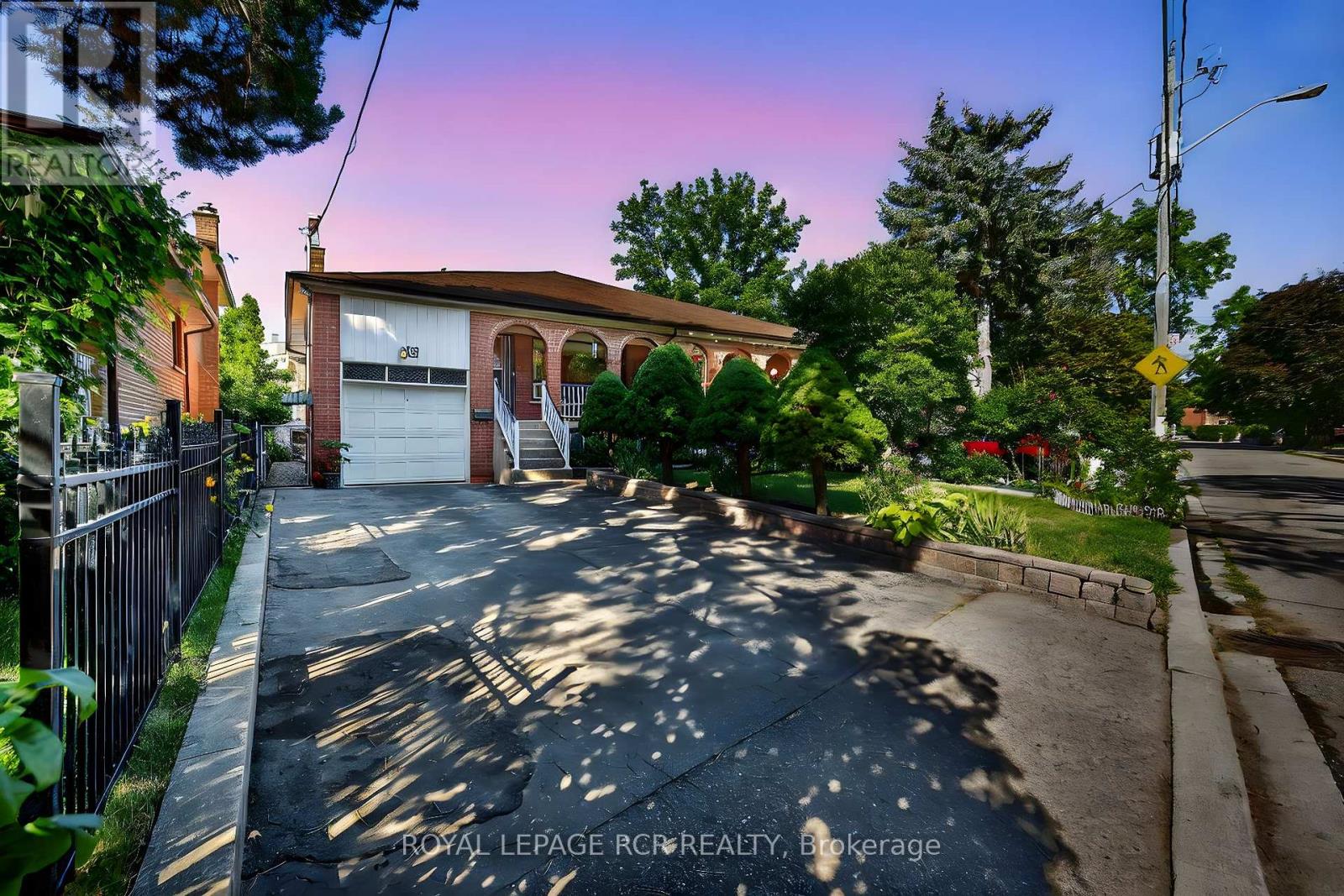 8 Cross St, Toronto, ON M9N 2B9