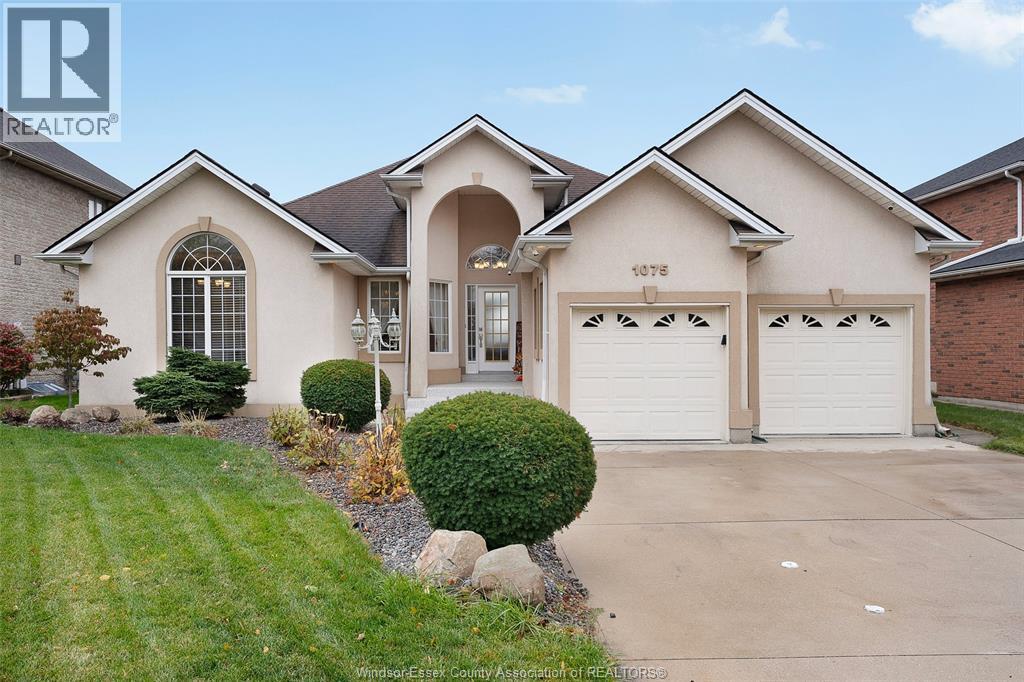 1075 Stoneybrook, Windsor, ON N9G 2Y3