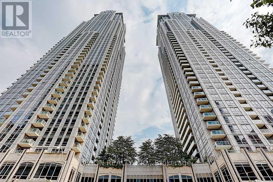 2610 761 Bay St, Toronto, ON M5G 2R3