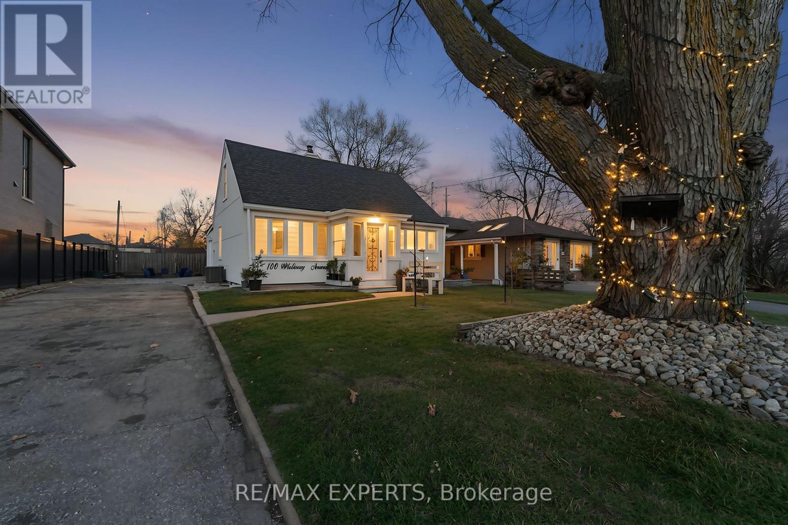 100 Wallasey Ave, Toronto, ON M9M 1E4