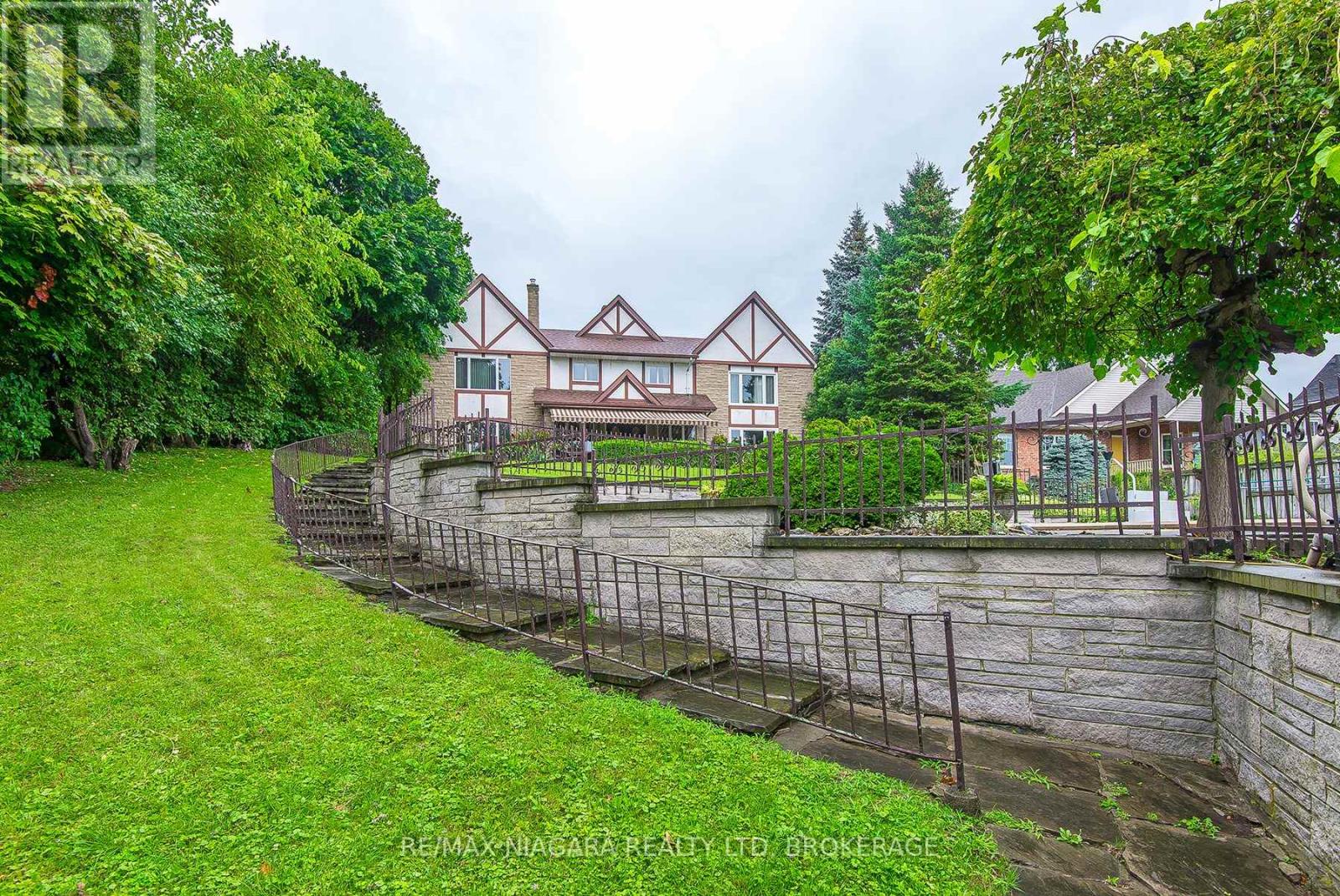 140 Lakeshore Rd, Fort Erie, ON L2A 1B1