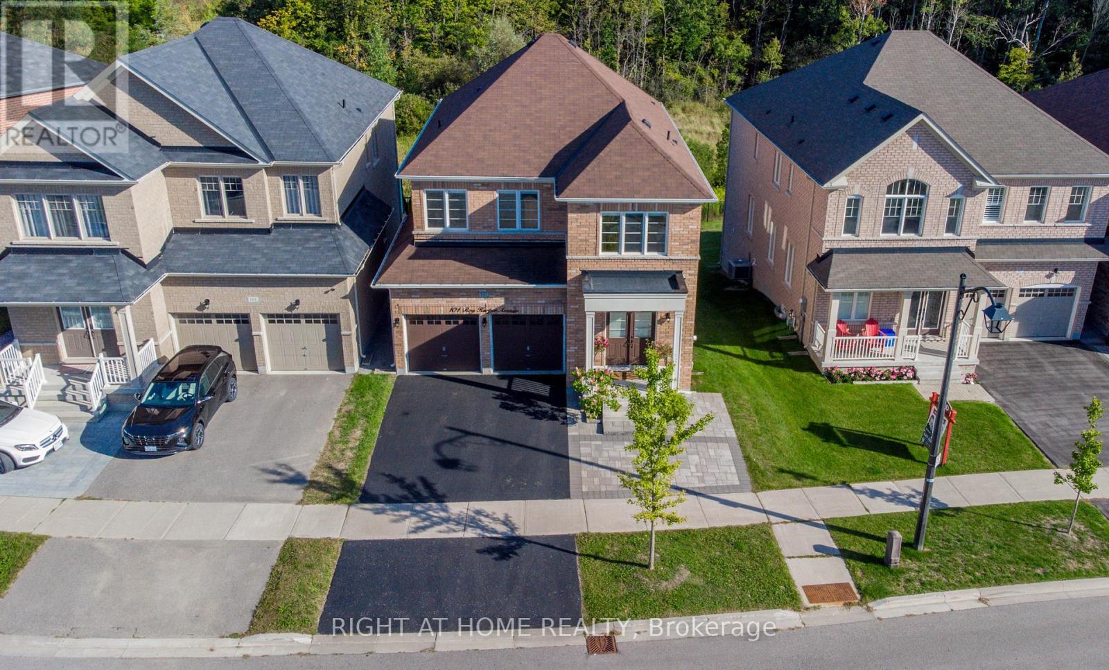 101 Roy Harper Ave, Aurora, ON L4G 0V5