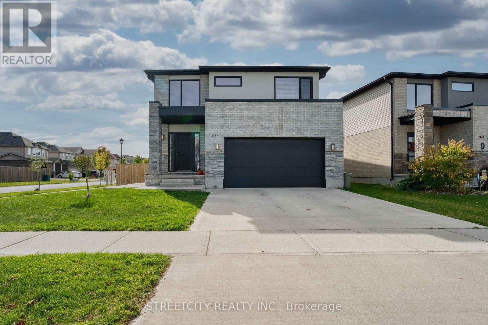 2167 Wateroak Dr, London, ON N6G 5B4