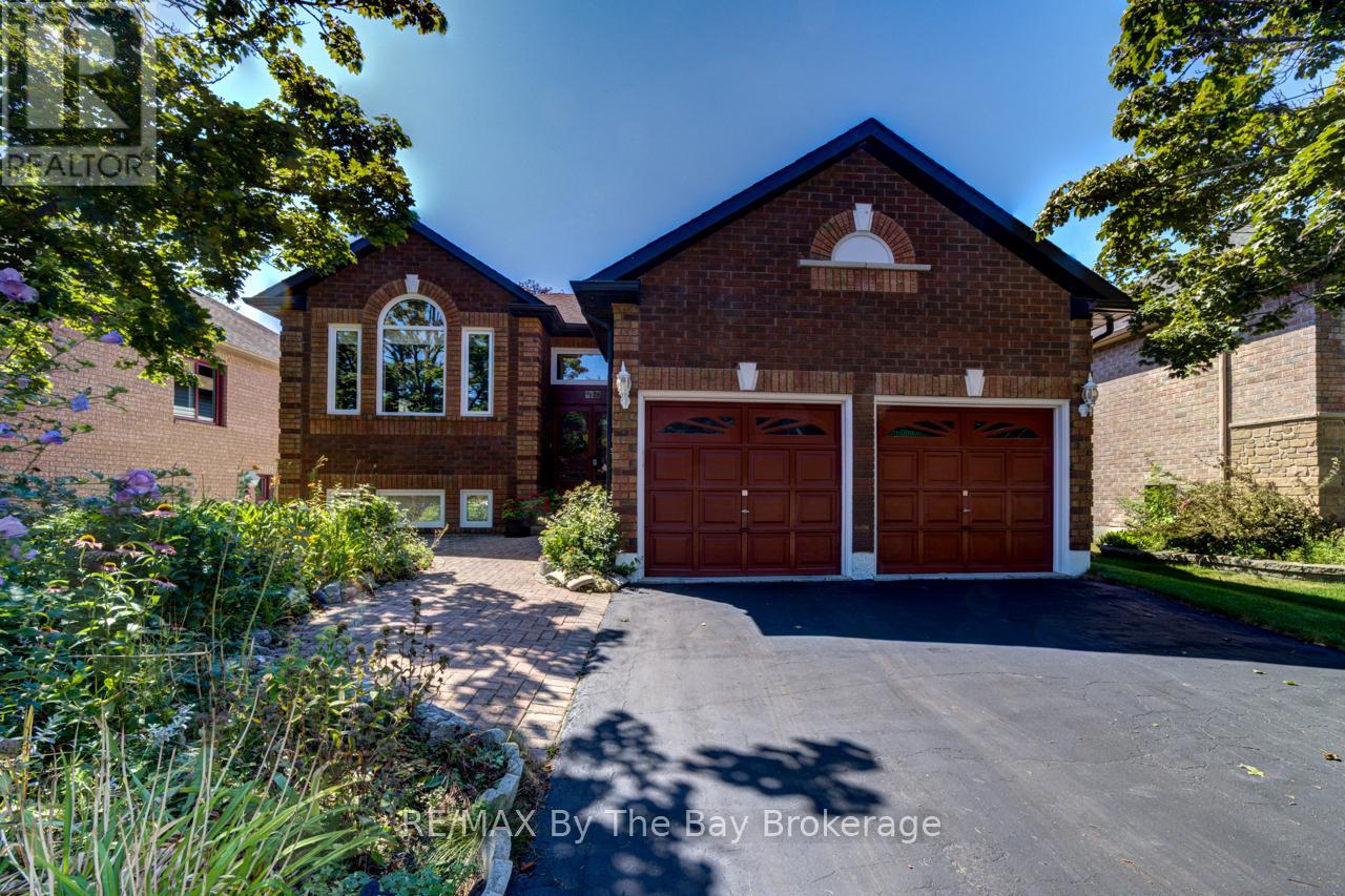 26 Timberland Cres, Wasaga Beach, ON L9Z 1G7