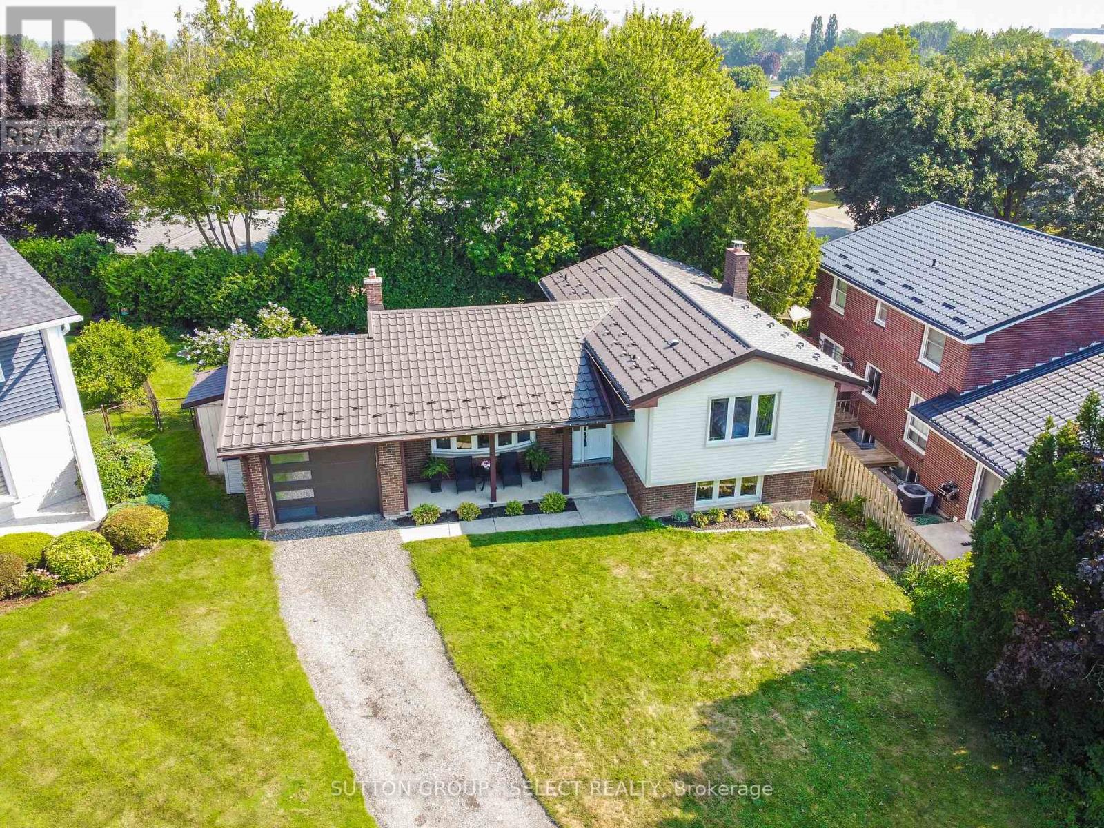 110 Compton Ct, London, ON N6C 4G3