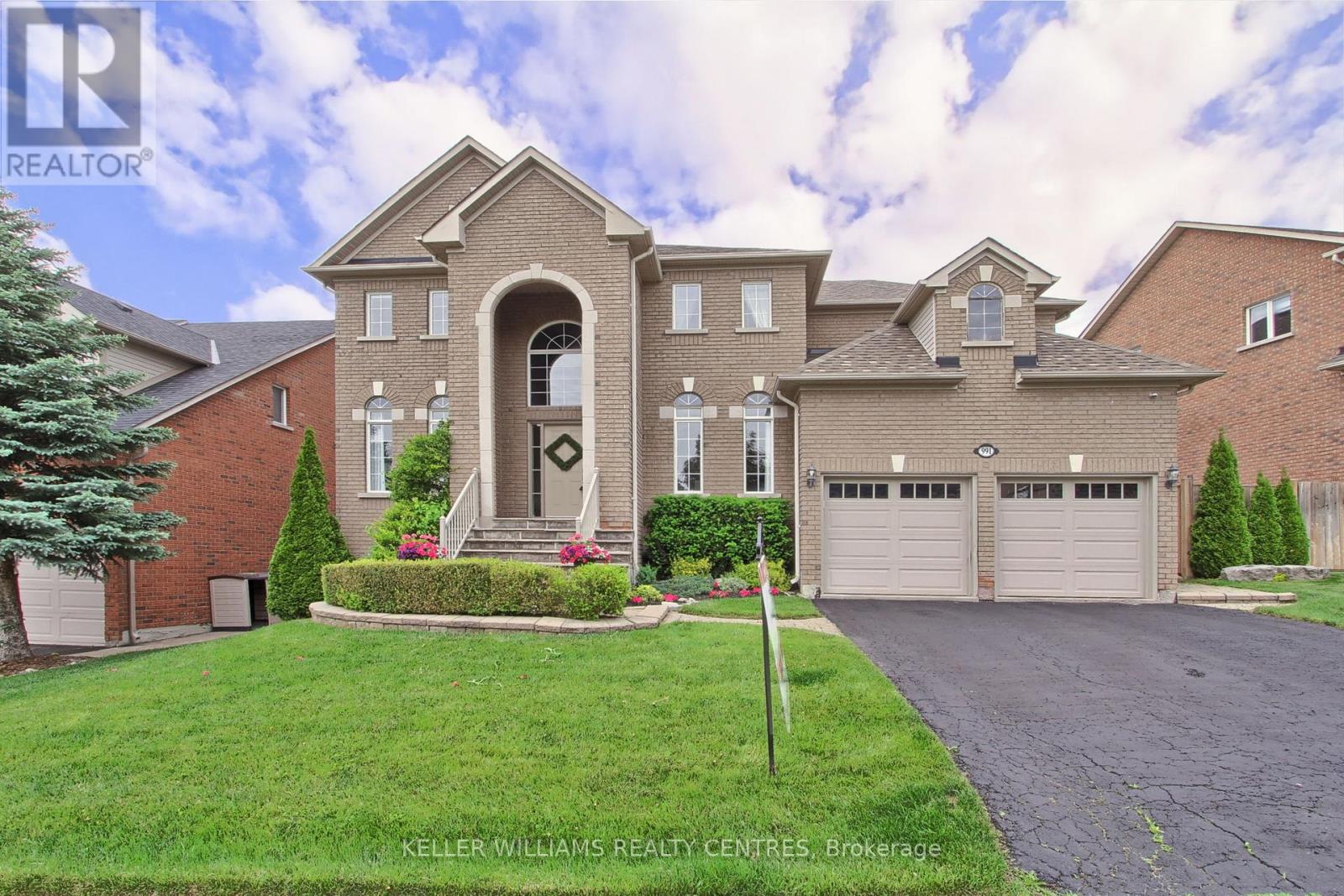 991 Ivsbridge Blvd, Newmarket, ON L3X 2A2