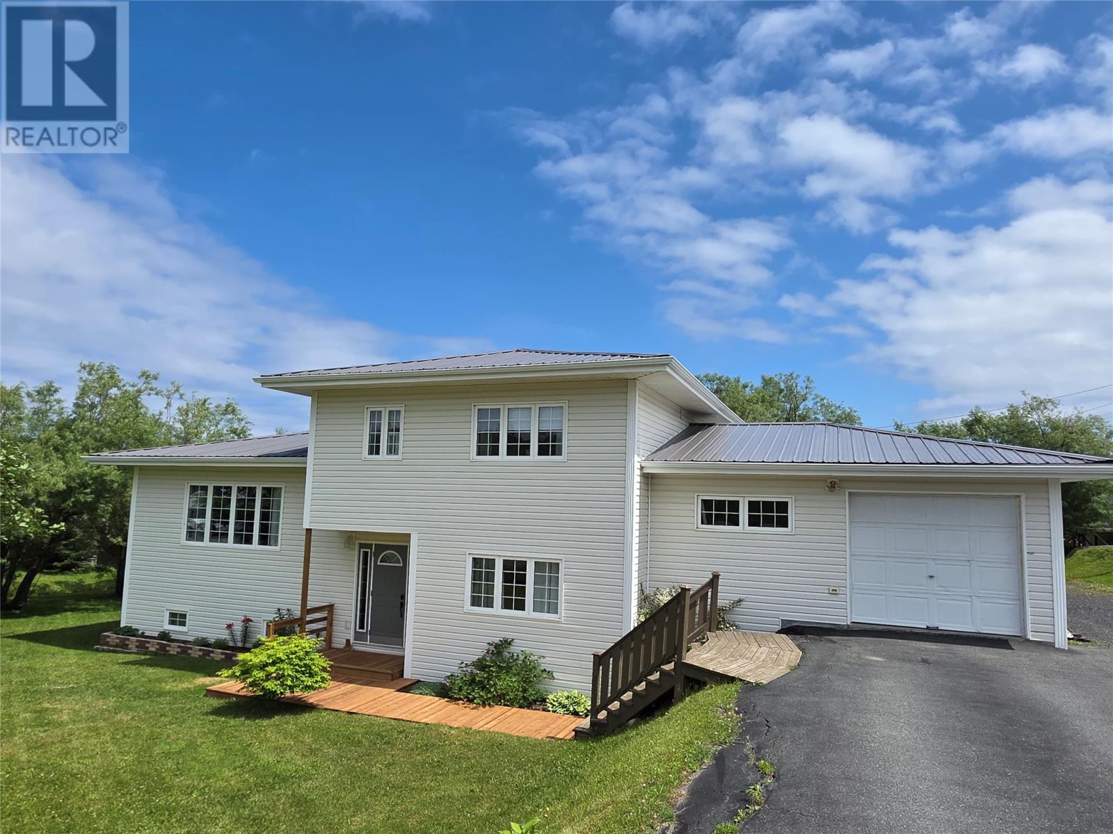8 Long Rd, Twillingate, NL A0G 4M0