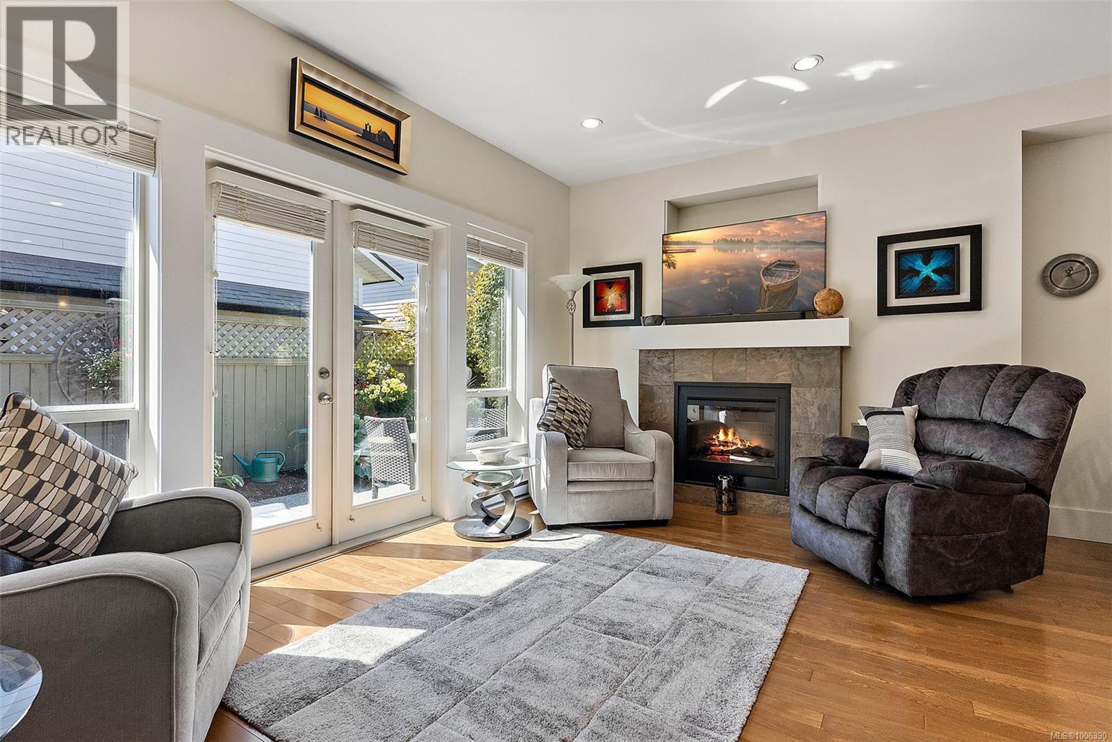 2449 Malaview Ave Unit 4 Ave, Sidney, BC V8L 2G4