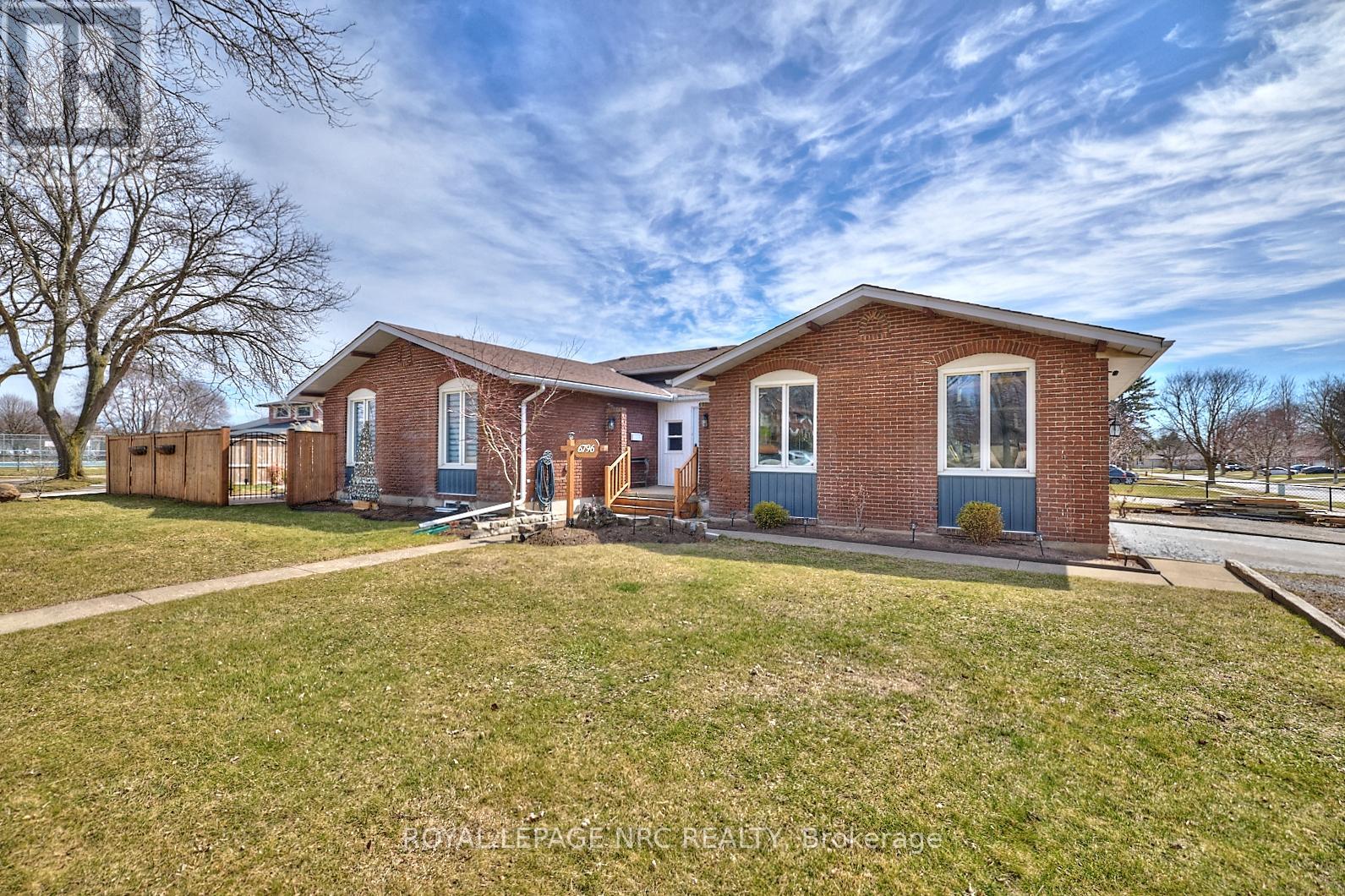6796 Stokes St, Niagara Falls, ON L2G 2H1