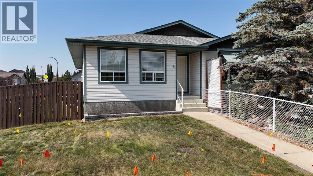 5 Lyons Close, Red Deer, AB T4R 3P5