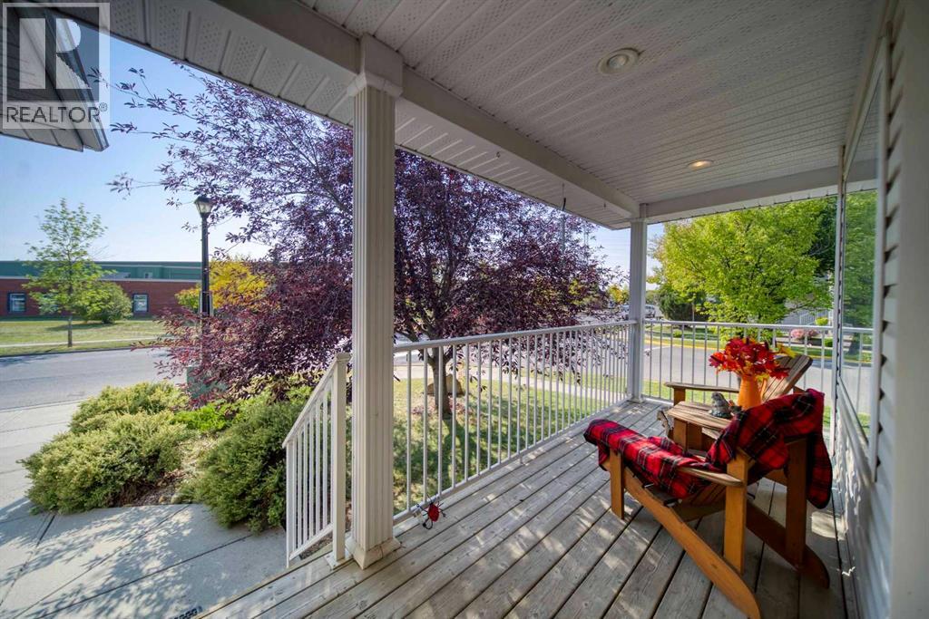 161 W Lakeview Dr, Chestermere, AB T1X 1H7