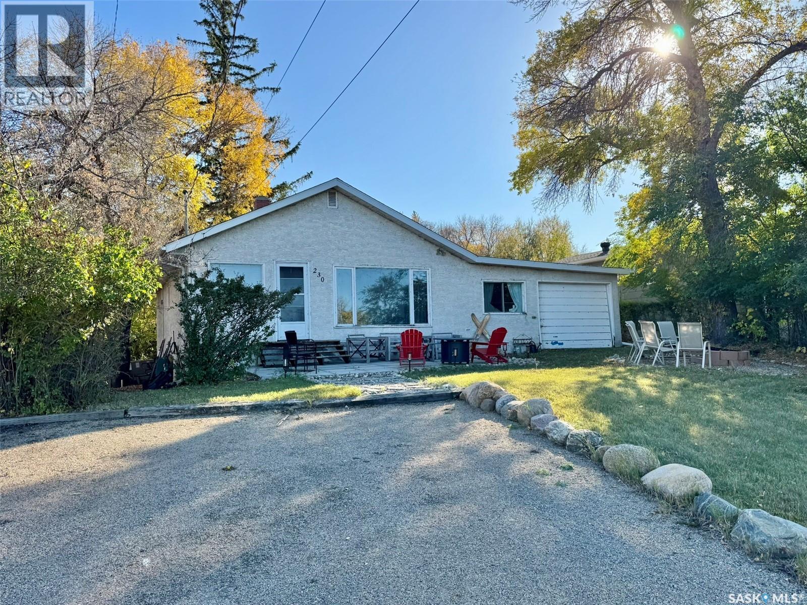 230 Daly Ave, Regina Beach, SK S0G 4C0