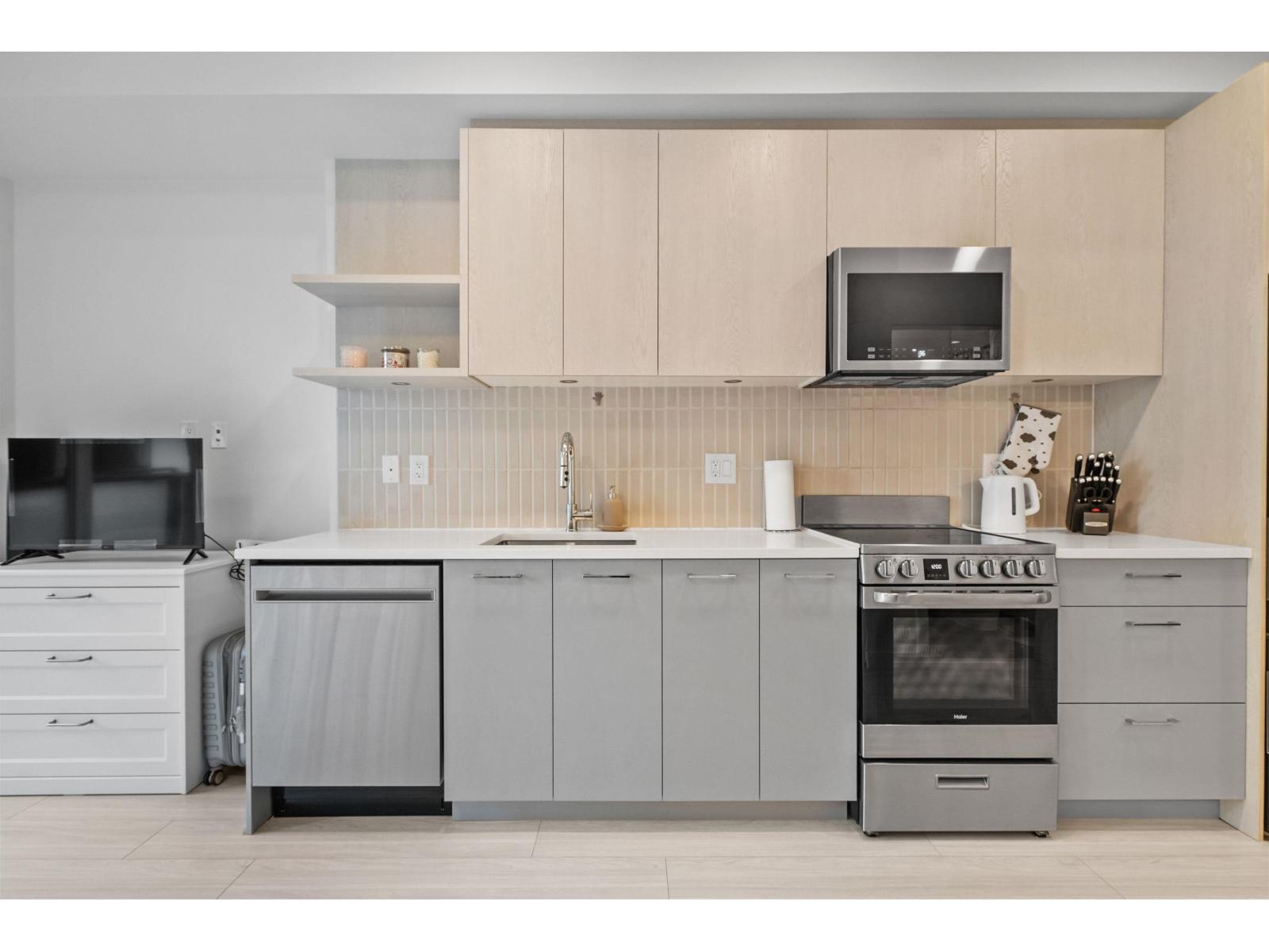 10777 138 Street Unit 211, Surrey, BC V3T 0T5